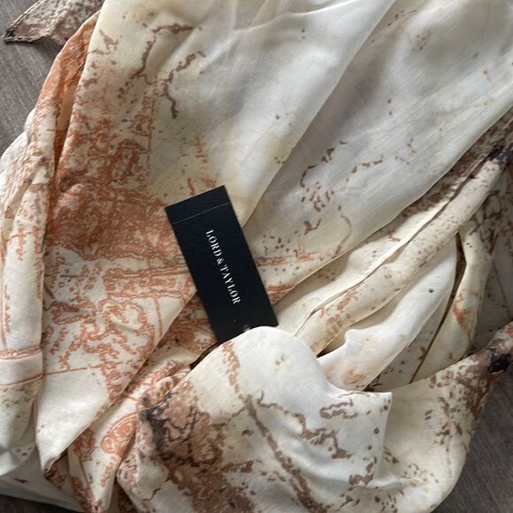 Lord & Taylor NEW Stunning scarf - Picture 3 of 4